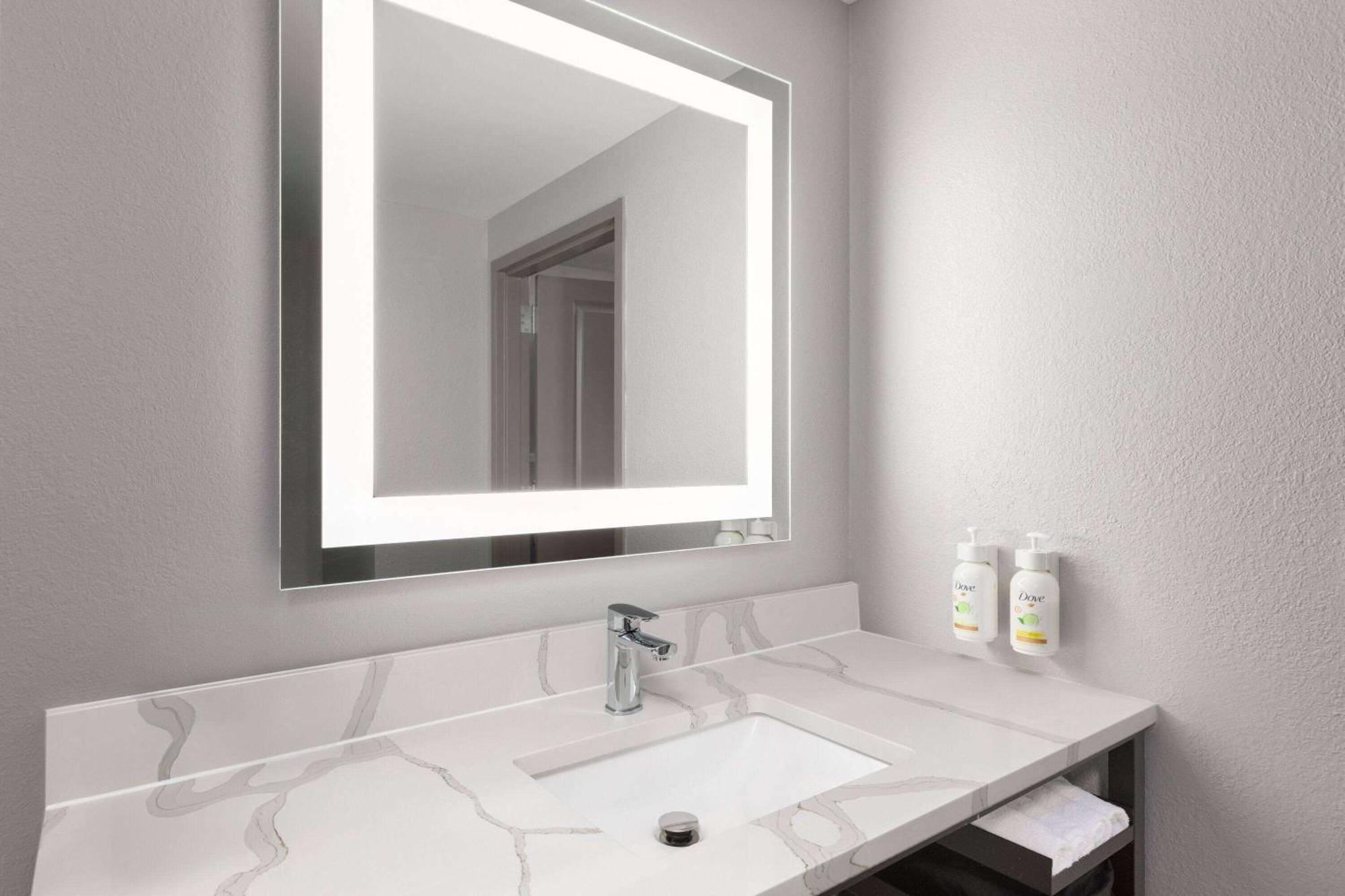 La Quinta By Wyndham Knoxville Central Papermill Екстериор снимка