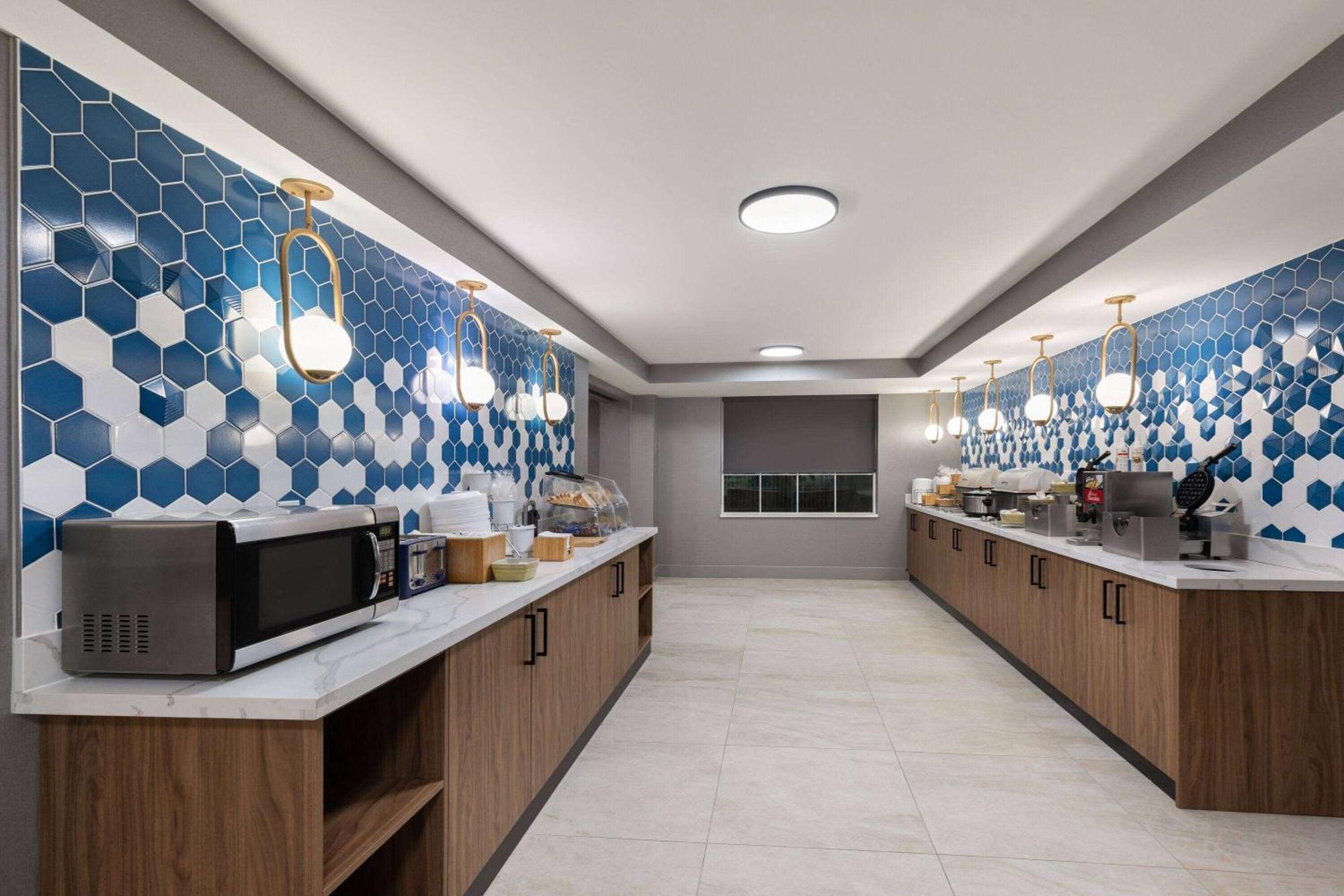 La Quinta By Wyndham Knoxville Central Papermill Екстериор снимка
