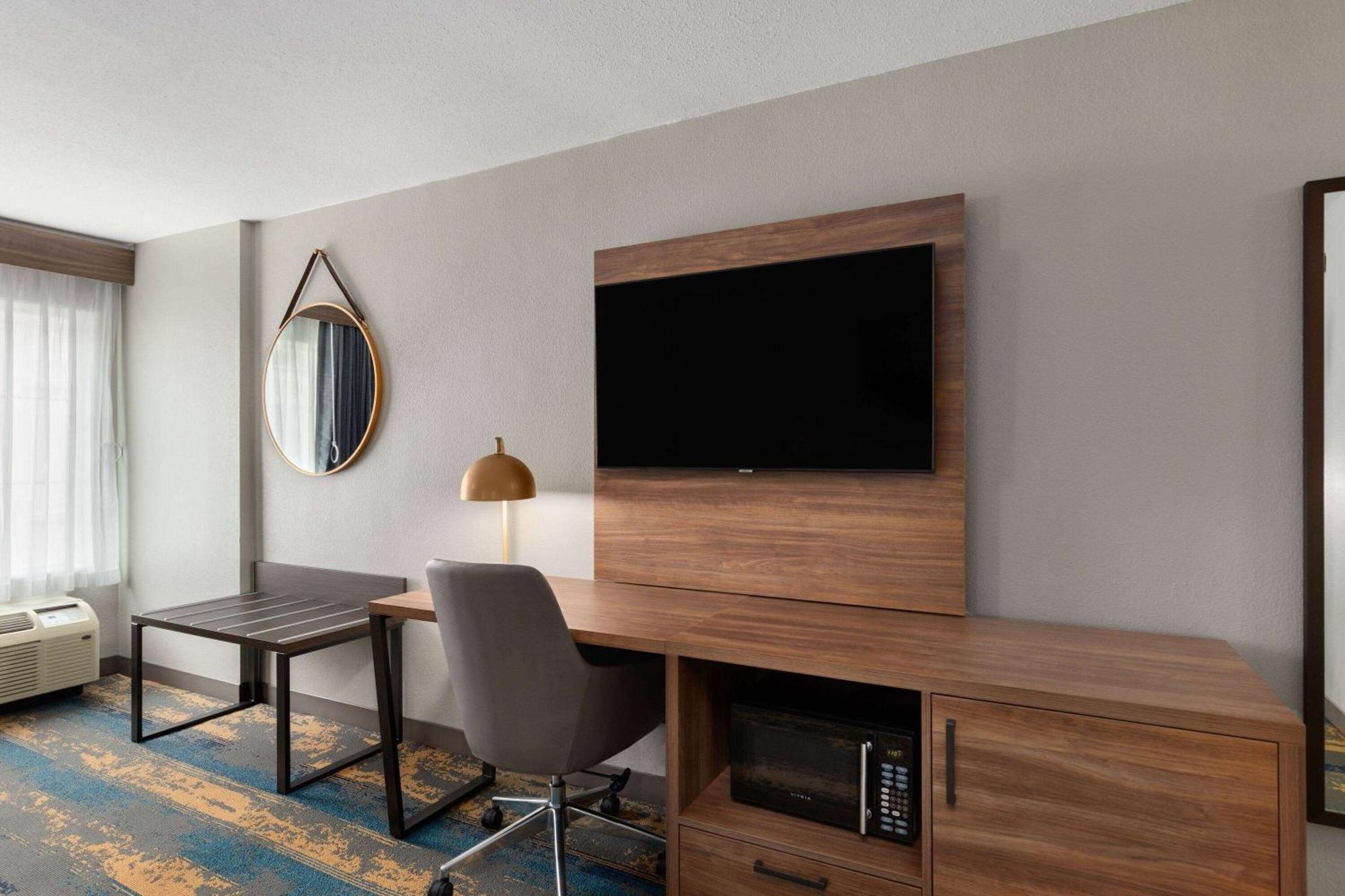 La Quinta By Wyndham Knoxville Central Papermill Екстериор снимка