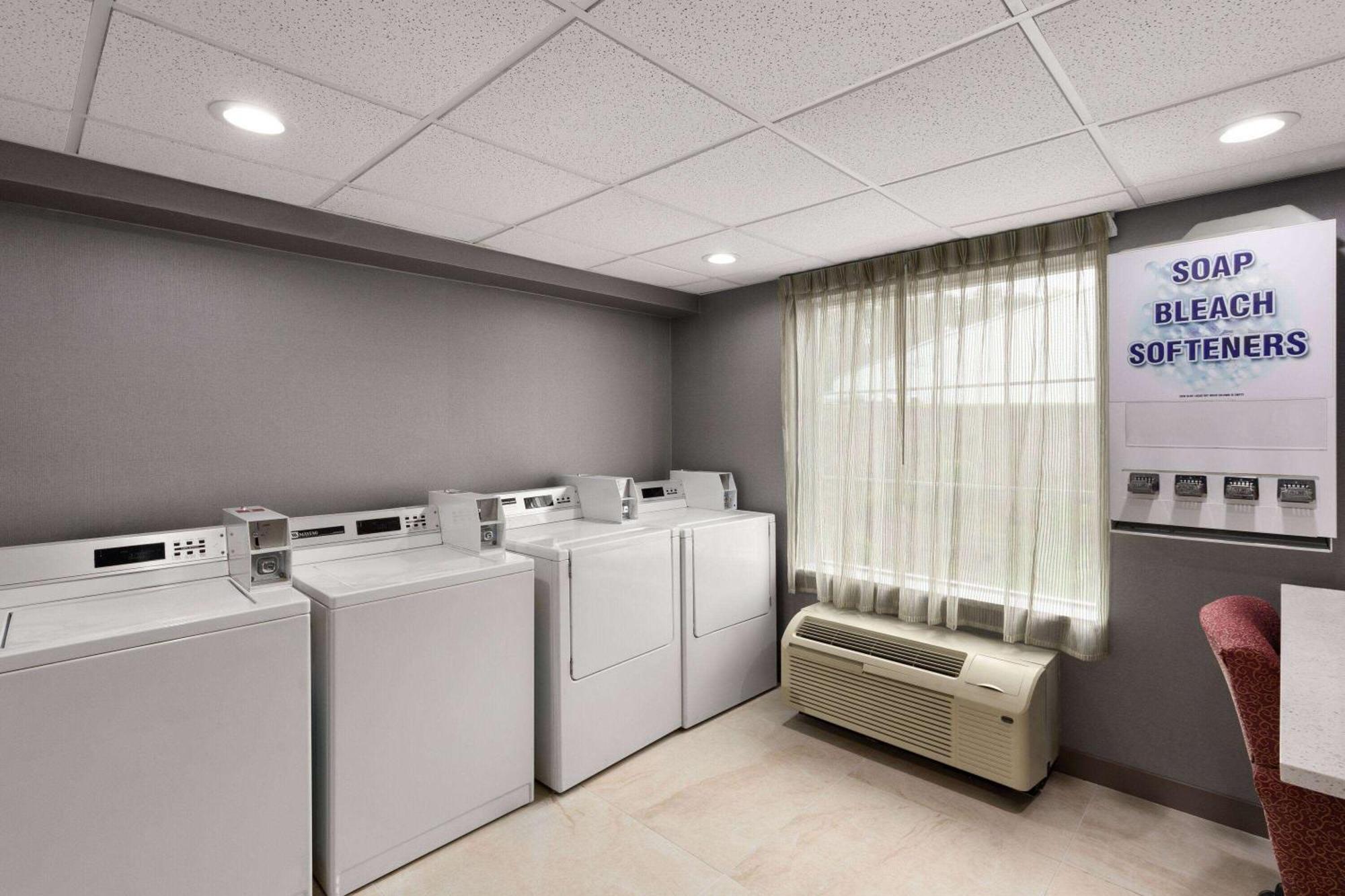 La Quinta By Wyndham Knoxville Central Papermill Екстериор снимка