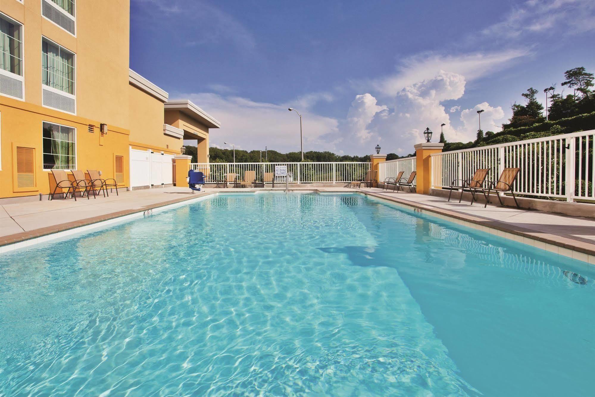 La Quinta By Wyndham Knoxville Central Papermill Екстериор снимка