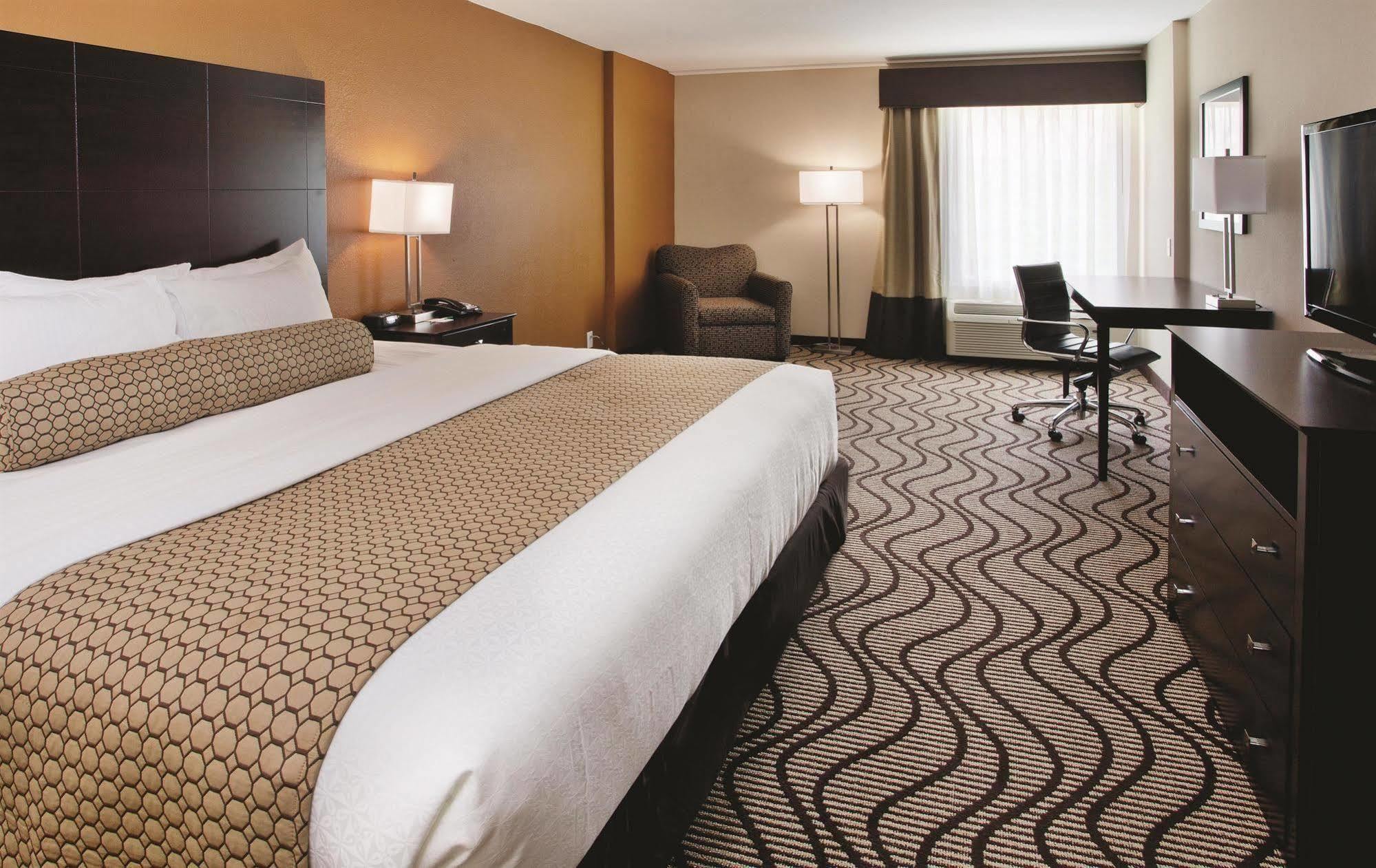 La Quinta By Wyndham Knoxville Central Papermill Екстериор снимка